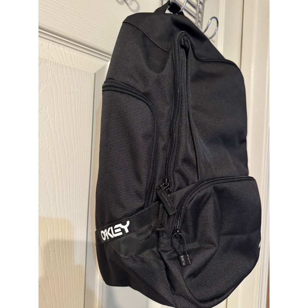 Oakley Street Organizing Backpack 22L Blackout Laptop Bag RFID New School Travel - Picture 3 of 8